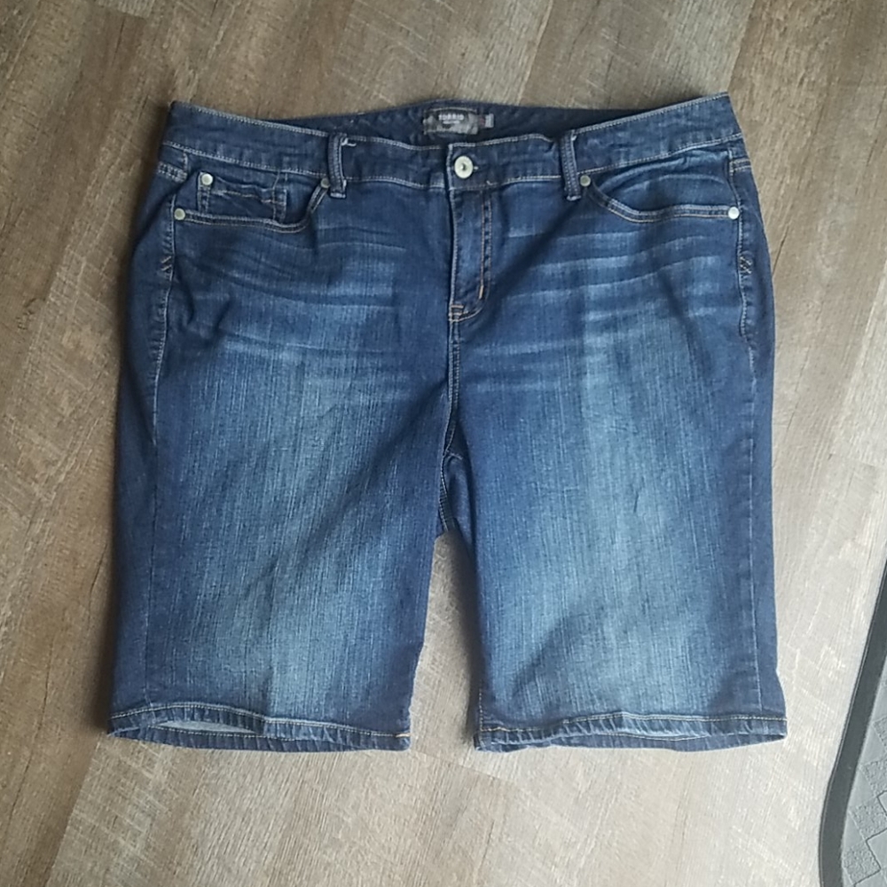 Torrid jean shorts size 22